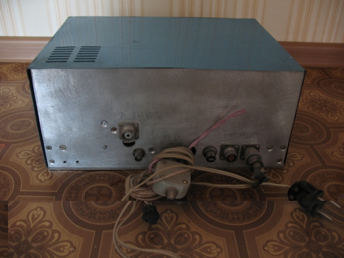 УМ с зади.jpg